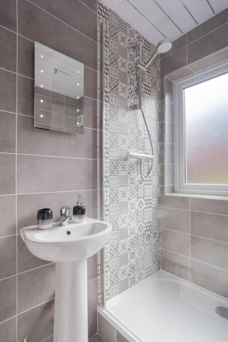 Beautiful Apartment In The Heart Of Belfast!! Eksteriør billede